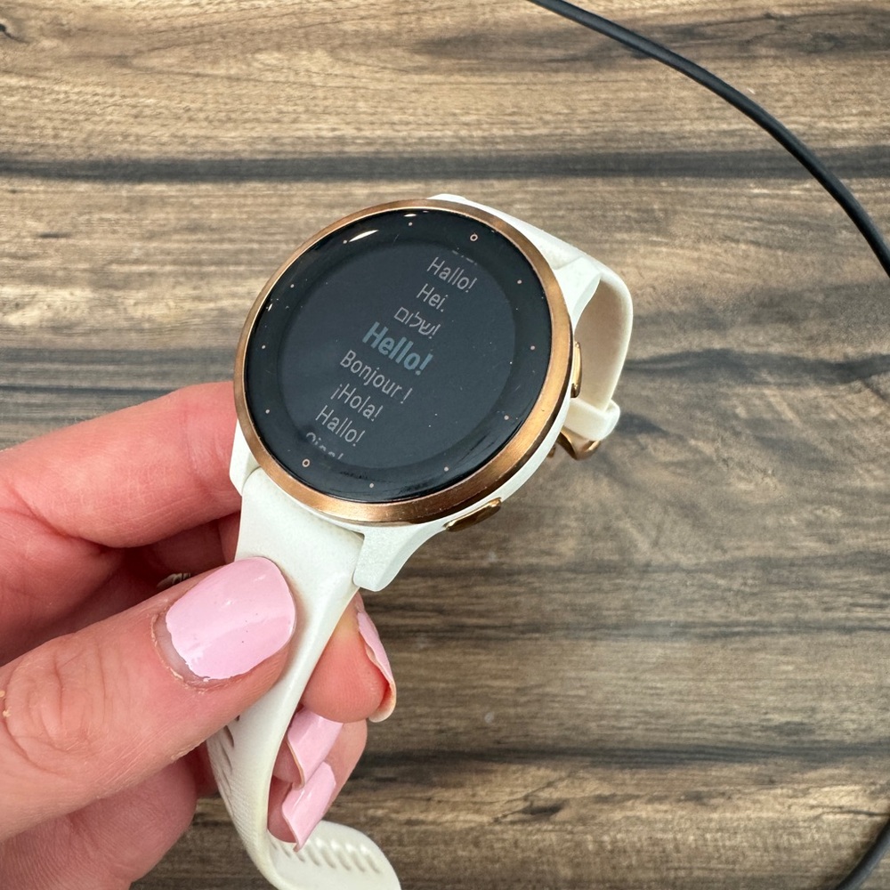 Garmin Vivoactive 4s - White with Rose Gold Bezel